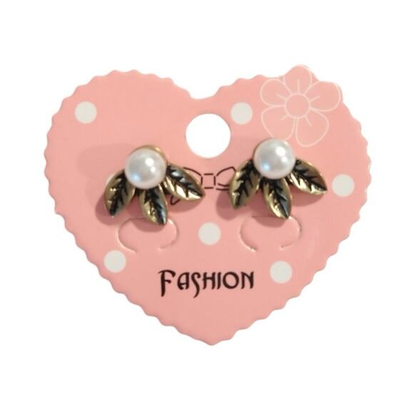 Cream Pearl Small Stud Earrings Dainty Leaf Posts Gold Tone Women Jewelry Lot - Picture 1 of 4